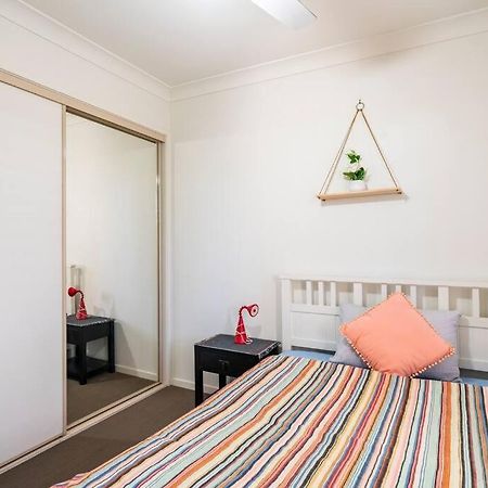 Room With Separate Bath In Shared Homestay Redcliffe Bagian luar foto
